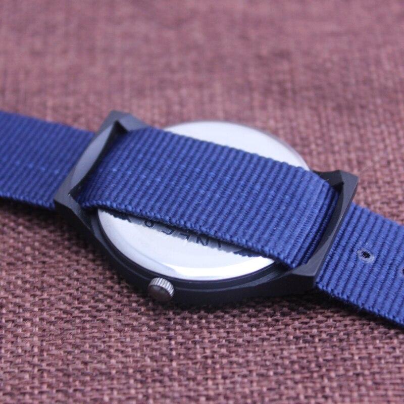 Детские часы со светящимся указателем на нейлоновом браслете