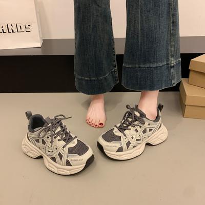 Ретро универсальные кроссовки на платформе для женщин 2025 новые сетчатые дышащие удобные легкие повседневные беговые кроссовки