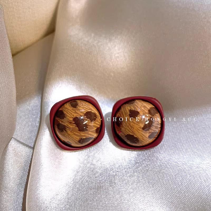 Майярдовый кофейный цвет янтарные серьги женские осенне-зимние высококлассные серьги в стиле кэжуал, серьги с нишевым дизайном в стиле легкой роскоши