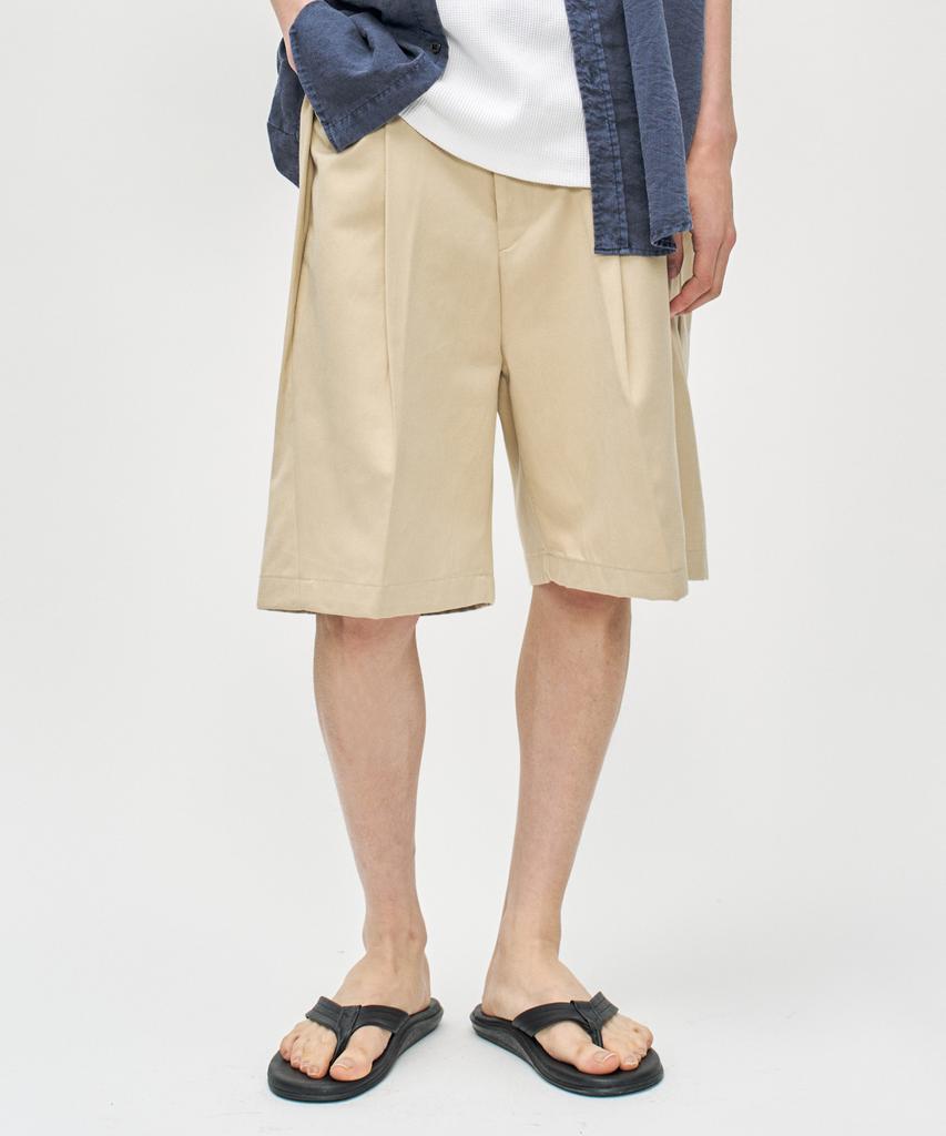 COFWI Cleve Multi-Tuck Shorts Beige