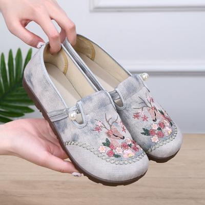 Модная женская летняя обувь 2025 года, дышащая, с мягкой подошвой, противоскользящая, туфли для мам, повседневные сетчатые балетки с вышивкой