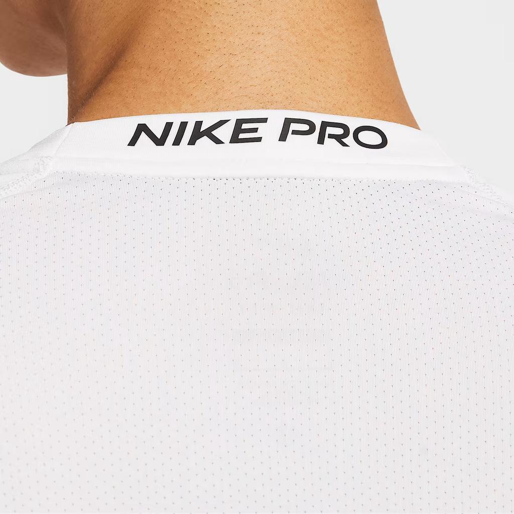 Nike Футболки мужские белые с круглым вырезом FB7983-100