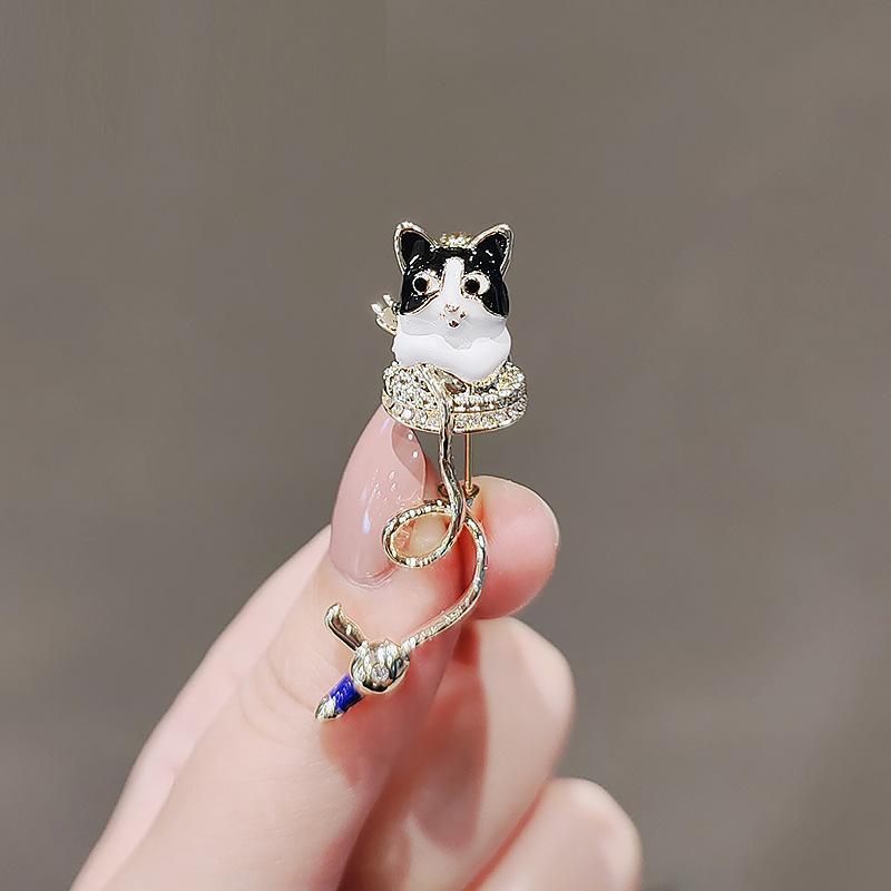 High-end Anti-glare Brooches Water GunsKitten Brooches Cute and High-end Women's Suit Pins and Accessories