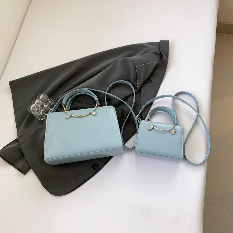 Женские сумки женские большой вместимости 2025 новые в иностранном стиле женские сумки простой тренд мода портативная плечевая маленькая квадратная сумка