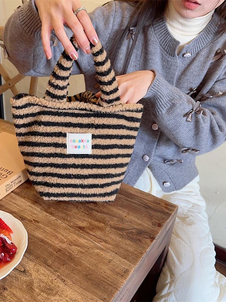 Зимняя мода 2023 Женская плюшевая сумка-тоут в горошек - Милая и стильная для работы или поездок