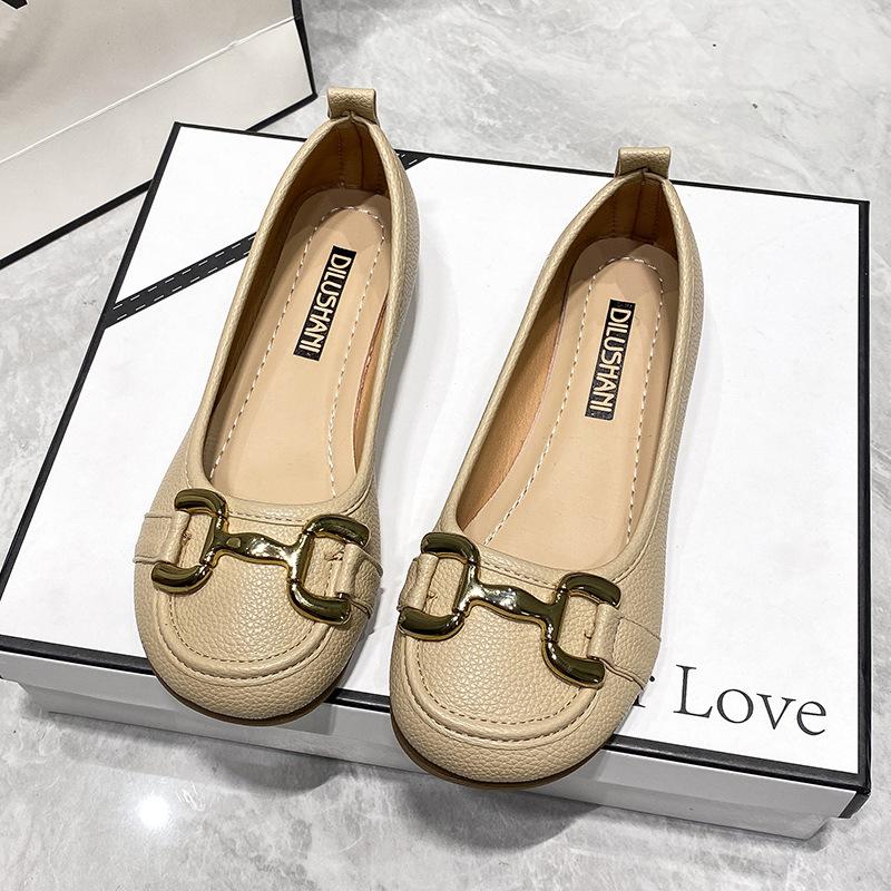 2024 Весна Повседневные Женские туфли на плоской подошве Винтажные кожаные лоферы с круглым носком Элегантные женские туфли с металлической пряжкой