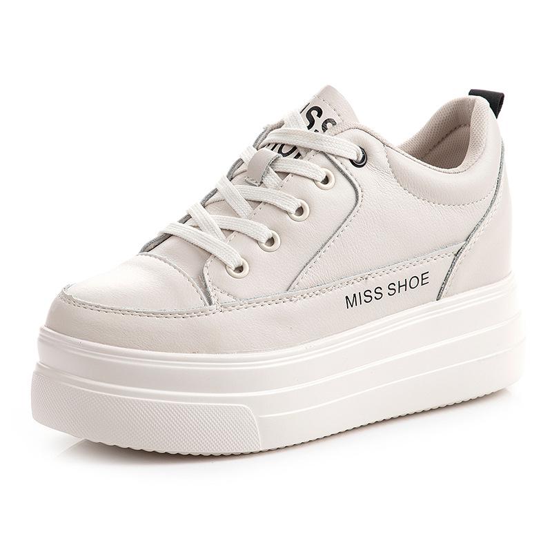 Женские белые кроссовки на платформе — корейский стиль 2020 года, натуральная кожа, увеличенная внутренняя высота, повседневный и универсальный дизайн