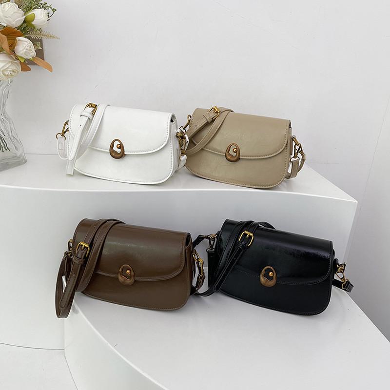 Ielgy Texture Ladies Messenger Bag Temperament Underarm Bag Fashionable All-Match Simple Shoul