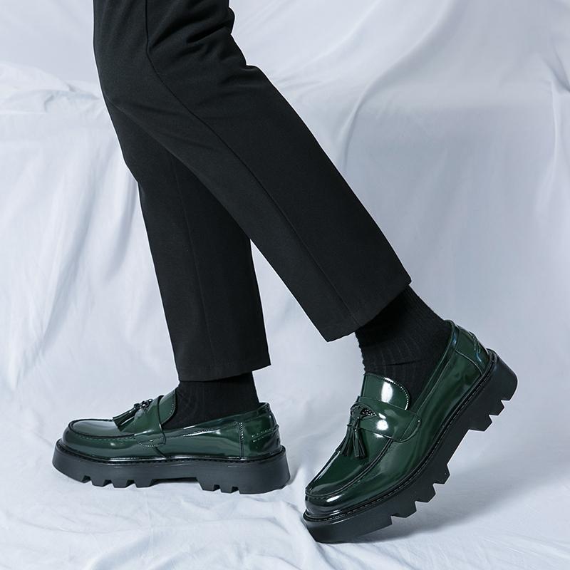 Модные лакированные мужские повседневные туфли, универсальные мужские свадебные туфли, модные мужские мокасины с толстой подошвой, удобная мужская офисная обувь