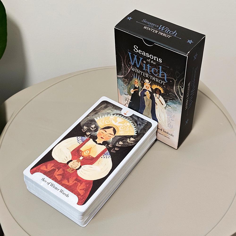 12*7см Времена ведьмы: Зимняя колода Таро, Путешествие через Йоль и Имболк 78 карт, напечатанных на бумаге с двойным тиснением