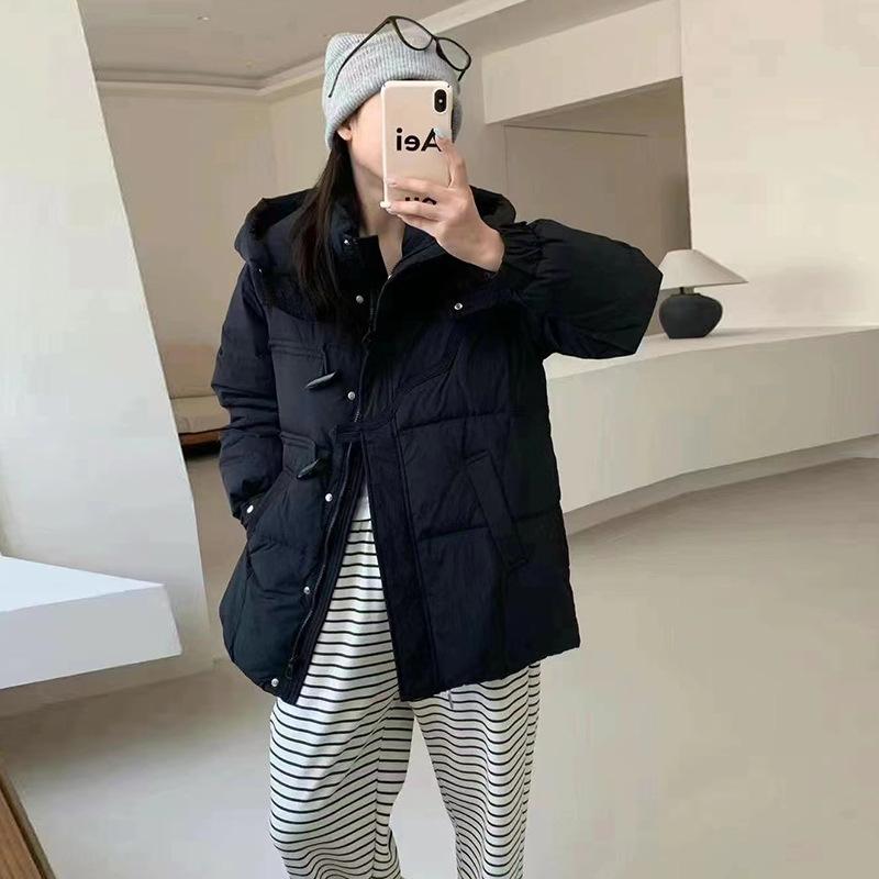Модная женская куртка-пуховик средней и длинной длины 2024 года, зимняя новая тонкая белая куртка-пуховик с капюшоном и роговой пряжкой