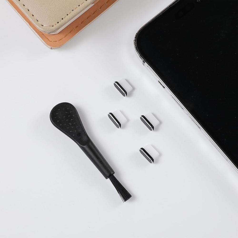 USB-C Plug, Set of 4 Plugs, USB-C Port Caps with Brush