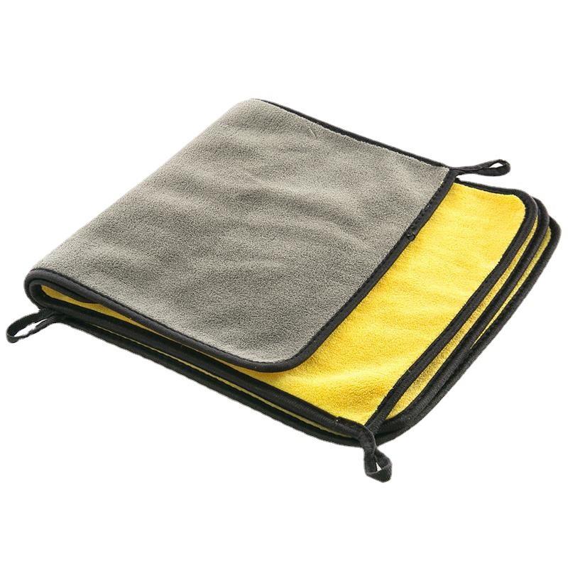 Абсорбирующее стекло и полотенце для чистки автомобиля