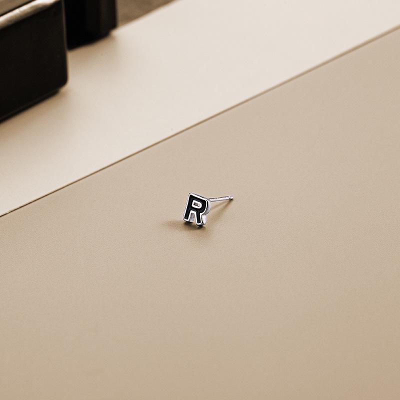 Серьги-алфавиты Banyan Tree S925 из серебра с черным клеем — модные, простые, унисекс, стильные, одиночные.