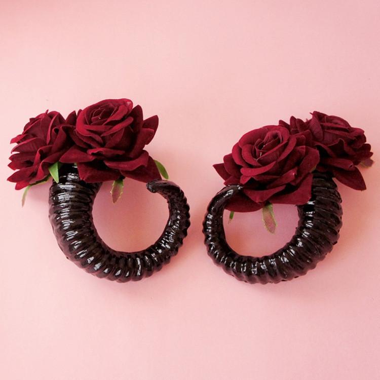 Chic Sheep Horn Hair Clips With Gorgeous White And Black Rose Accents For Fashion Lovers