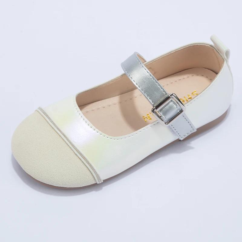 2024 Детская кожаная обувь для девочки Осень Новая мода Корейский стиль Мягкая подошва Повседневный шик Универсальные Противоскользящие Модные балетки