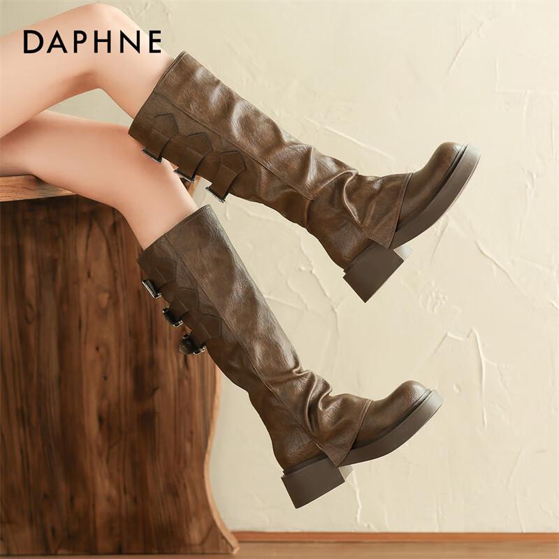 Женские ботфорты Daphne на платформе с массивным каблуком