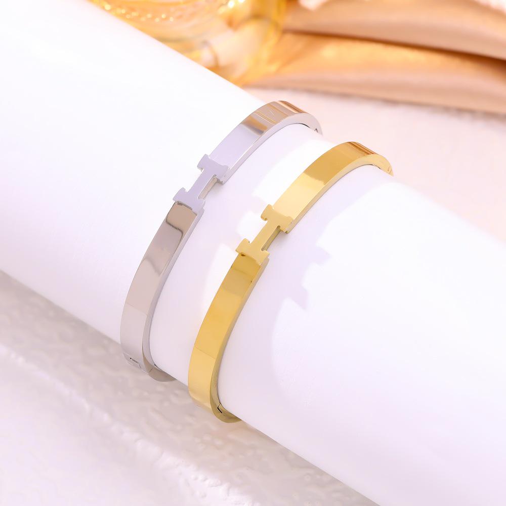 Браслет из титановой стали с покрытием из 18-каратного золота – Европейская и американская мода, Устойчивость к выцветанию