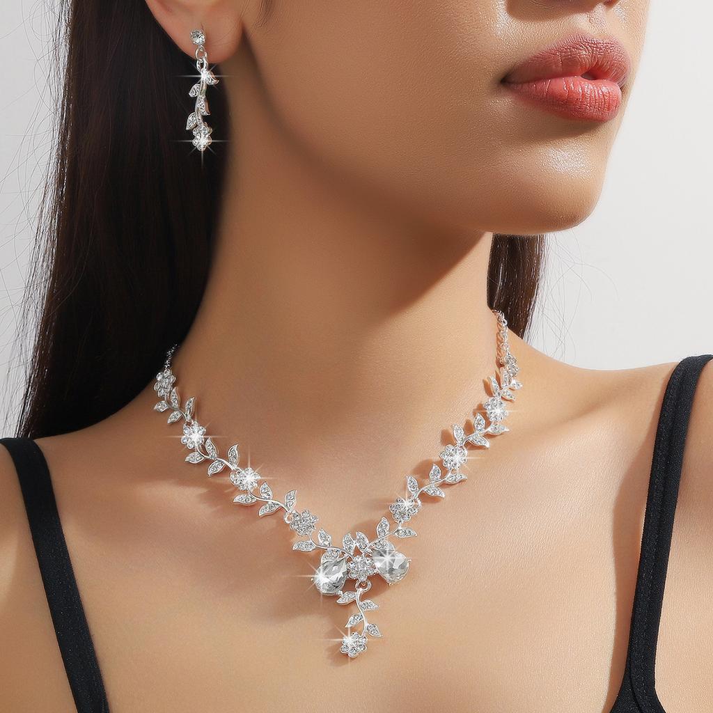 3 предмета Женский модный тренд Маленький цветок Капля воды Ожерелье Серьги Набор циркония Свадебный банкет Вечеринка Фестивальный подарок