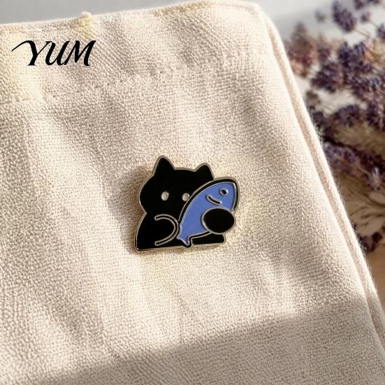 Animal Lapel Pins Holding Fish Cartoon Cat Brooch, Enamel Kitten Alloy Badge Pin, Brooch Clothing Accessories for Backpacks Hats Scarves Jackets