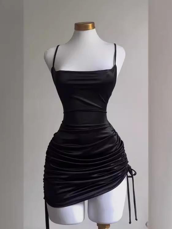 Шикарное облегающее платье с открытой спиной на шнуровке 2024 - Летняя версия