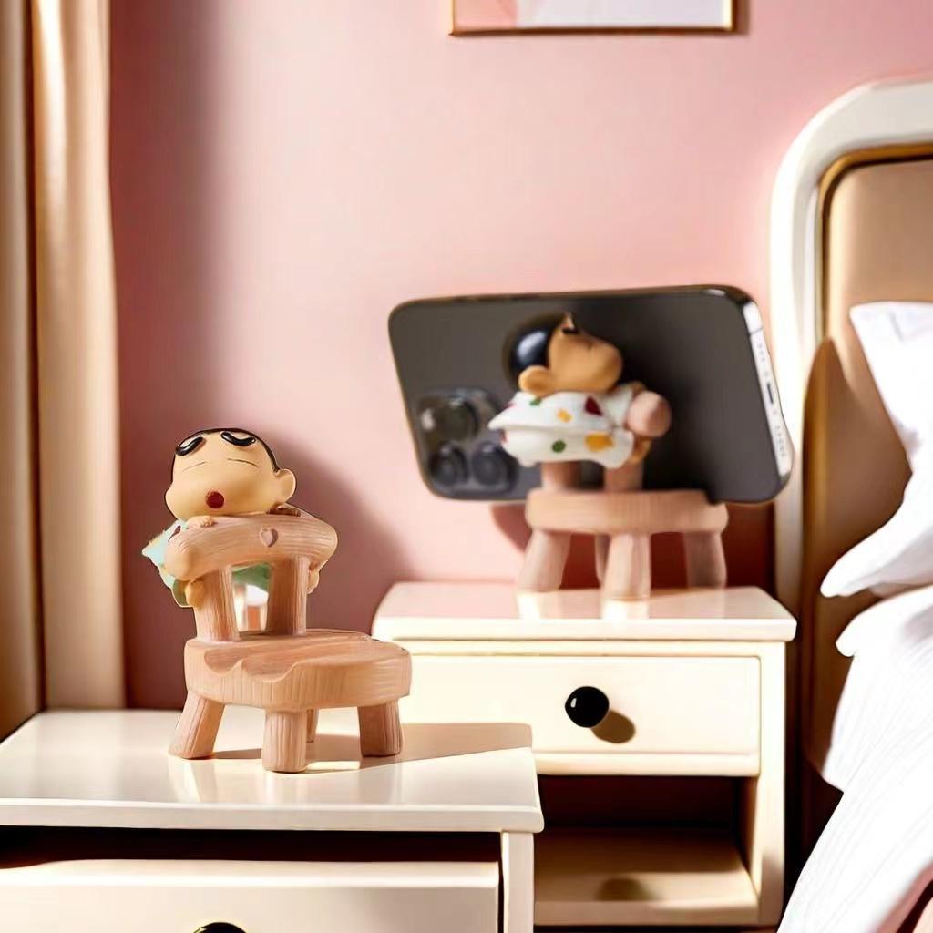 Подставка для мобильного телефона Crayon Shin-chan, креативный маленький орнамент, подставка для мобильного телефона, офисная настольная милая кукла