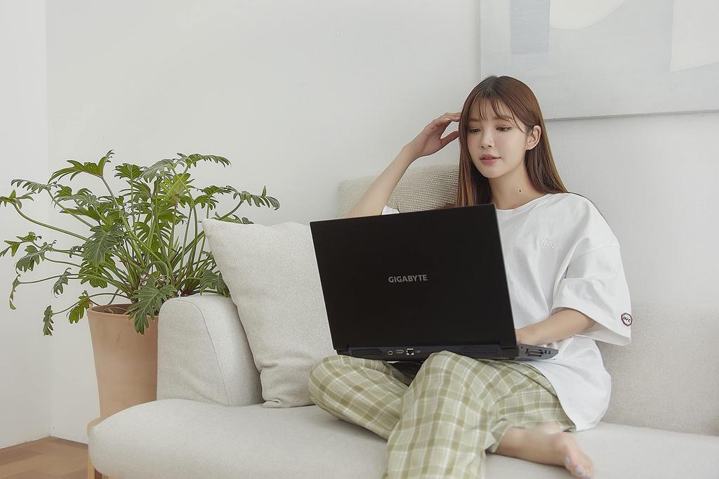 С RTX 3050 Ti Игровой ноутбук GIGABYTE G5 дюймы Win11 Home RTX3050 Ti 512G [Оборудованная видеокарта] / 15.6 / (144 Гц i5-11400H 8 ГБ 2 SSD)