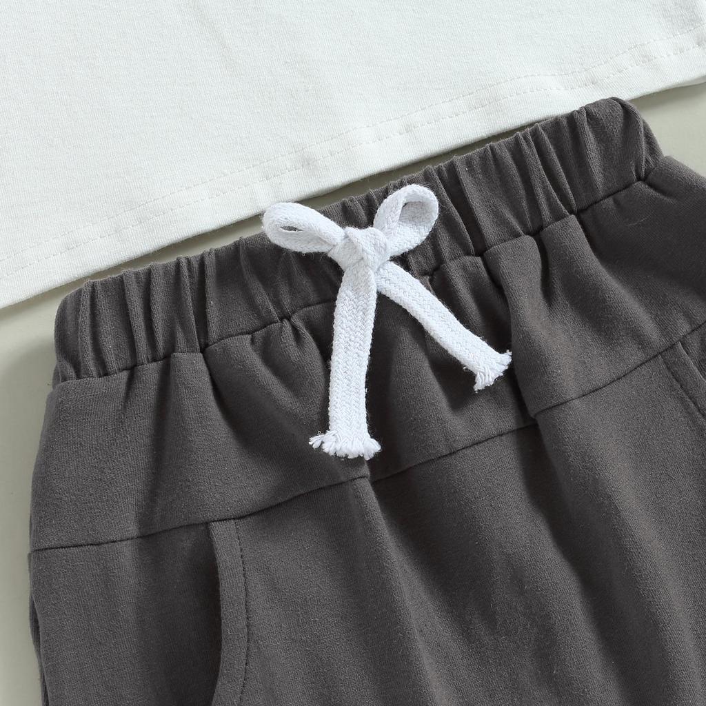 Комплект одежды для маленьких мальчиков, футболка с короткими рукавами и цветными блоками, однотонные свернутые шорты из 2 предметов, летний наряд