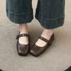 Ретро корейская версия туфли Мэри Джейн с мелким вырезом женские 2025 осень новые на плоской подошве модные универсальные с юбкой маленькие кожаные туфли