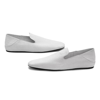 Двое в ретро-туфлях класса люкс с квадратным носком из натуральной кожи и один педаль в женских туфлях с мягкой подошвой из натуральной кожи.