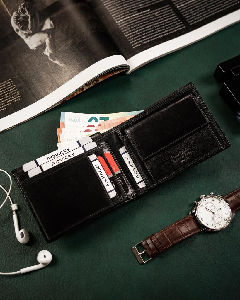 Classic, elegant men's wallet made of natural leather - Pierre Cardin