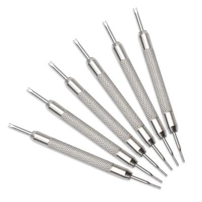 Инструменты для разборки часов и двусторонние отвертки. В комплект входят инструменты для регулировки и крепления.