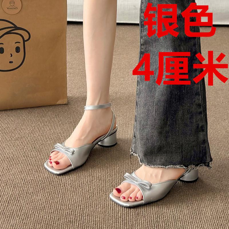 Французский вечерний ветер толстый каблук крутые тапочки женские летние носить высокое чувство 2024 новый сказочный стиль модные сандалии на ремешках женские