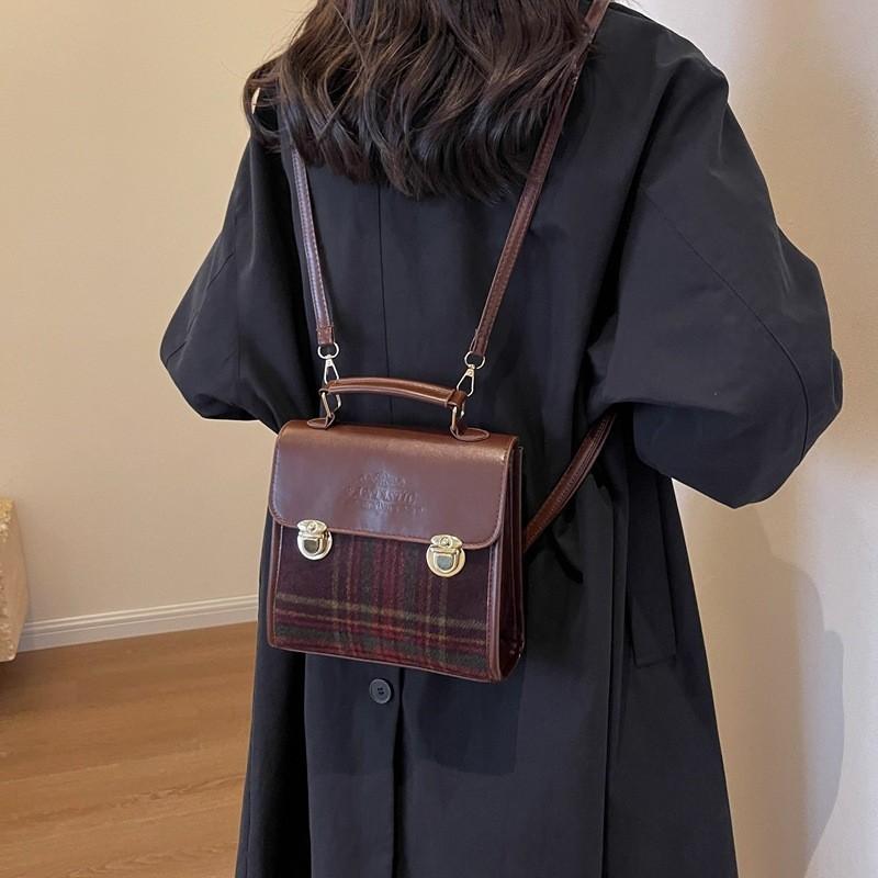 Trendy Vintage Style Pu Leather Backpack With Lock Fastening And Large Capacity For Everyday Use