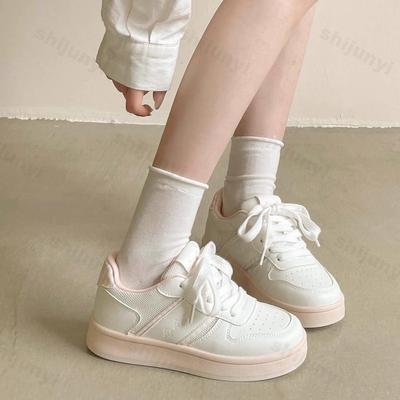 Женская белая обувь 2025 Осень Новые Уличные Нескользящие Кроссовки на Платформе Удобные На Шнуровке Увеличение Роста Повседневные Балетки