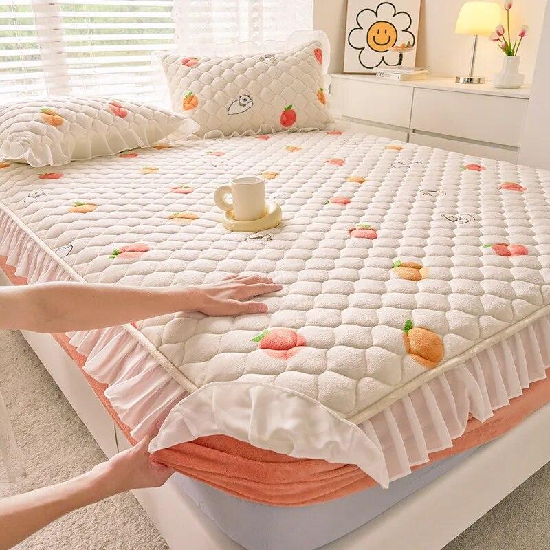 Зимний теплый молочный бархатный комплект простыней, милая простыня на подкладке с героями мультфильмов и 2 наволочками, нескользящий наматрасник, двуспальное покрывало размера «king-size»