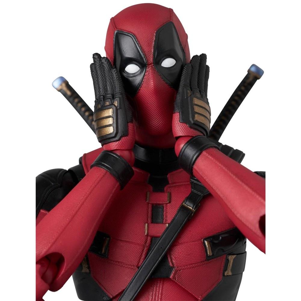 Набор игрушек MEDICOM TOY MAFEX "Дэдпул и Росомаха". Фигурка № 284, 160 мм, раскрашенная, с аксессуарами.