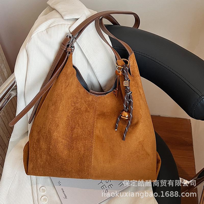 Матовая ретро-сумка женская большой вместимости 2025 новая осенне-зимняя повседневная на плечо женская сумка-тоут для поездок на работу