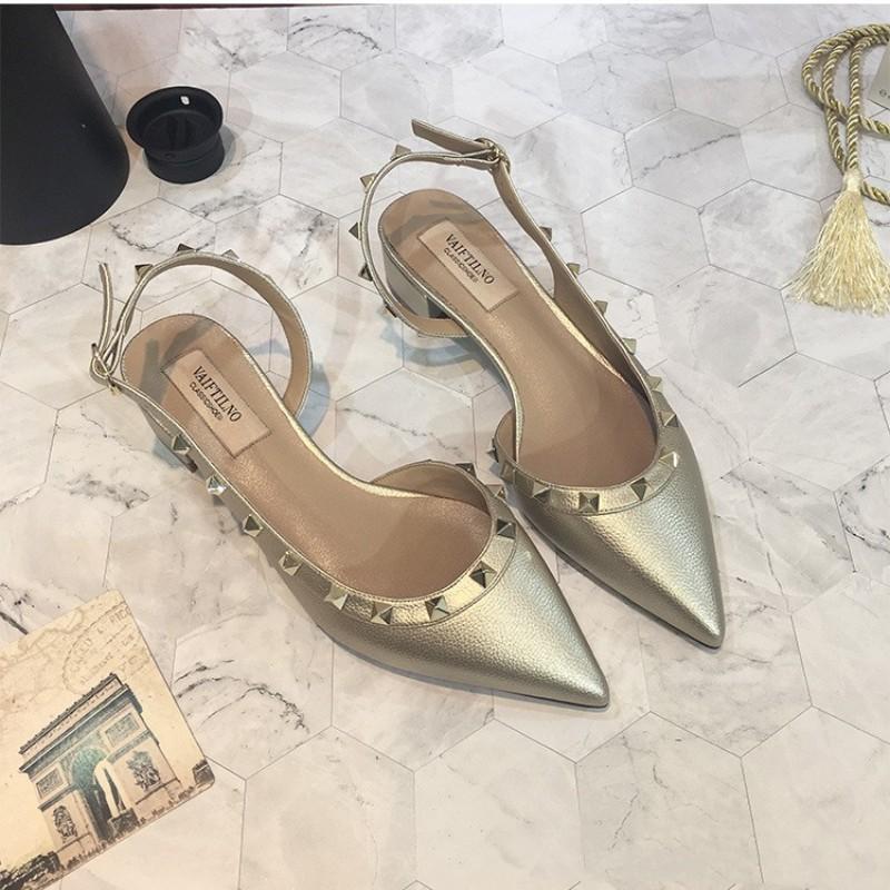 Сандалии с заклепками женские 2024 новые остроносые одинарные туфли плоские туфли лакированная кожа Baotou темперамент высокие каблуки женские туфли 33-41