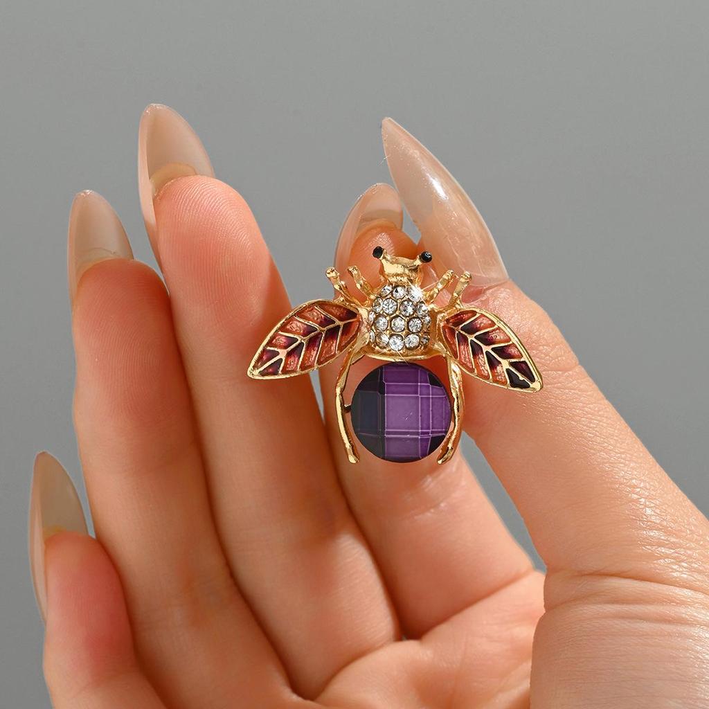 Элегантная брошь в виде пчелы со стразами - уникальный аксессуар в виде насекомого с эмалью