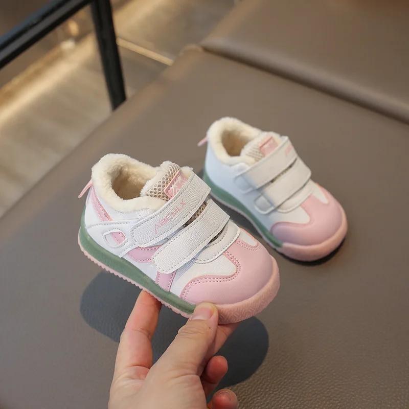 2024 Детская повседневная обувь для девочек и мальчиков, зимняя новая мода в корейском стиле с мягкой подошвой, универсальная плюшевая, сохраняющая тепло обувь для ходьбы