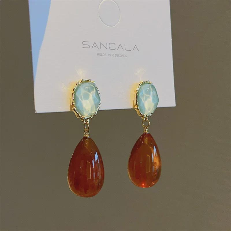 Amber Water Drop Earrings - French Retro Style, Light Luxury, High-End Silver Earrings for Women