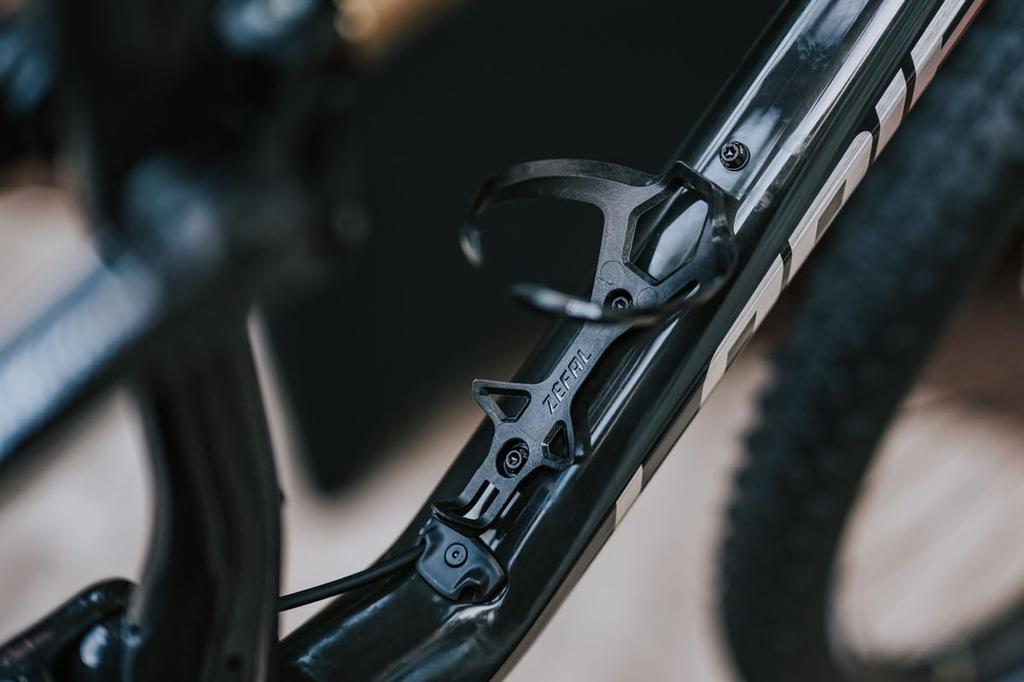Zefal PULSE L2 Carbon Bicycle Bottle 1770 Cage, Black, 18g,