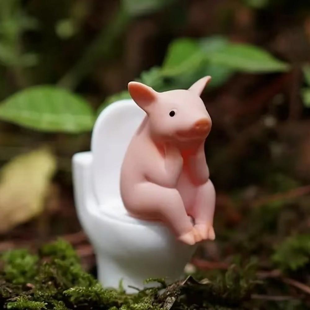 Cartoon Pig Desktop Ornaments PVC Toilet Frog Ornaments Wall Decor Toilet Pig Decoration Gag Gift