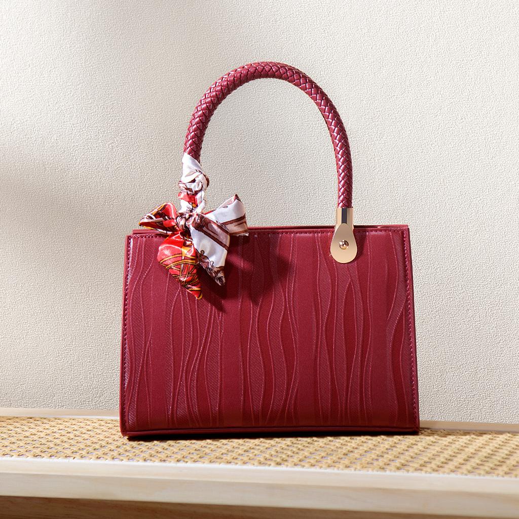 Women's handbags for middle-aged women 2024 new model niche light luxury brand elegant large-capacity wedding bag mom style handbag