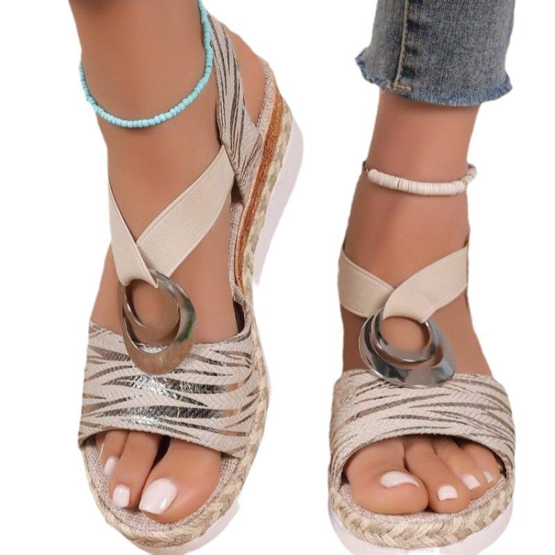 Новые летние римские женские сандалии, большие женские сандалии с металлической пряжкой в форме рыбьего рта и декоративным покатым каблуком