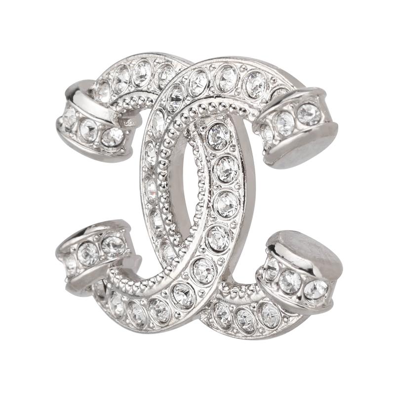 Chanel [Весна-Лето 23] Металлические серьги с бриллиантами и двойным логотипом C для женщин, серебристые