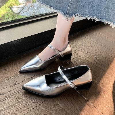Европейский темперамент заостренный Мэри кожаные туфли редкие туфли 2025 весна новые фея ретро слово с женскими одинарными туфлями