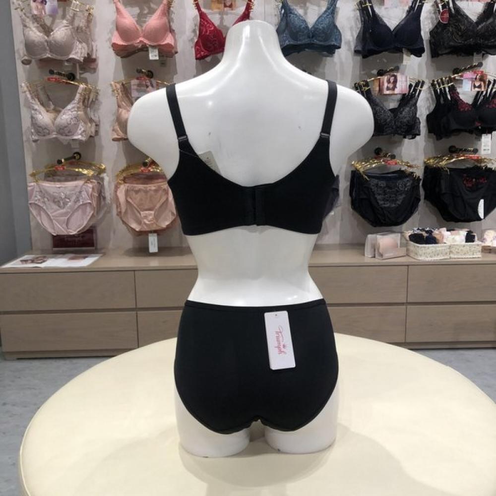 Triumph Черный Комплект Бюстгальтер и Трусики 75c 85e Модель Tce002475tbe002526k9