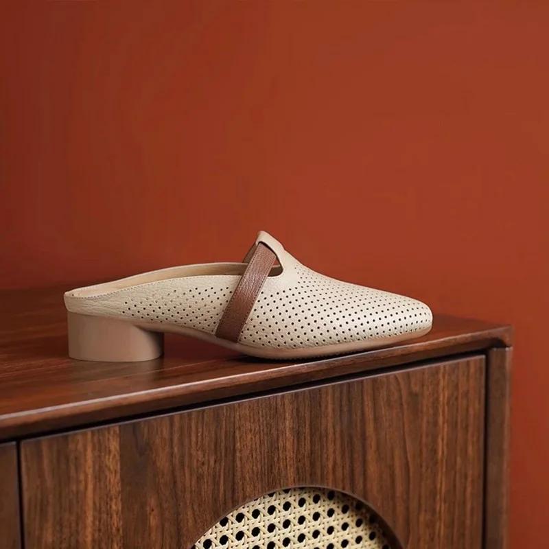 Новые кожаные тапочки на среднем каблуке, женские тапочки, летняя обувь, каблук узкий, круглый носок, бежевый цвет